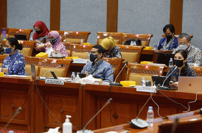 Menparekraf saat rapat kerja dengan Komisi X DPR di Kompleks Parlemen, Senayan, Jakarta, Selasa (24/8/2021).