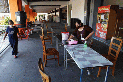 Suasana pusat kuliner Sentra Ikan Bulak (SIB) Surabaya, Jawa Timur, Selasa (24/8/2021).