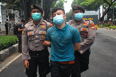 Ratusan pencari suaka asal Afghanistan menggelar aksi unjuk rasa di depan kantor UNHCR, Kebon Sirih, Jakarta Pusat, Selasa (24/8/2021).