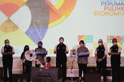 Akad KPR massal yang digelar saat puncak perayaan Hari Perumahan Nasional di Jakarta, Rabu (25/8/2021).
