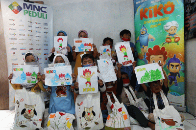 MNC Peduli dan MNC Animation mengunjungi anak-anak di Kampung Lio Depok untuk mewarnai, memberikan buku bacaan dan nonton KIKO bersama Rabu (25/8/2021).
