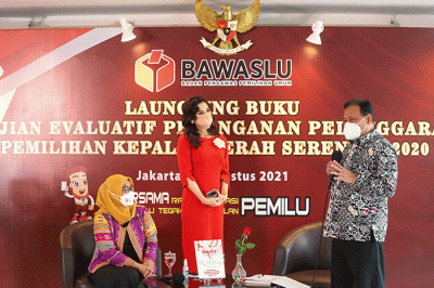 Peluncuran Buku Kajian Evaluatif Penanganan Pelanggaran Pilkada 2020 secara virtual di Jakarta, Kamis (26/8/2021).