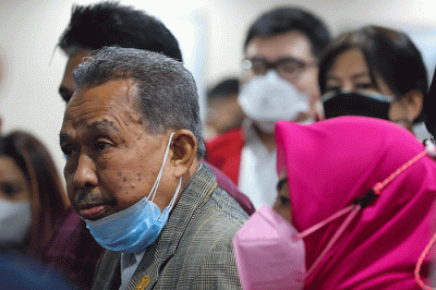 Anies bersikeras menggelar Formula E, akan memicu lonjakan penularan virus kembali di Jakarta.