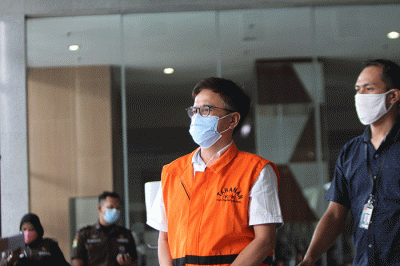 Mantan Direktur Utama Perusahaan Umum Daerah Pembangunan Sarana Jaya Yoory Corneles Pinontoan usai menjalani pemeriksaan lanjutan di Jakarta, Kamis (26/8/2021).