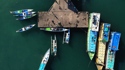 Suasana aktivitas jual beli ikan di Tempat Pelelangan Ikan Potere, Makassar, Kamis (26/8/2021).