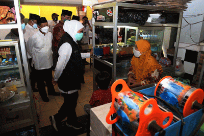 Peluncuran dan penyerahan simbolis bantuan program 
