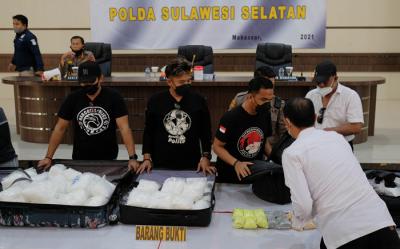 Giat rilis kasus pengedaran Narkoba jenis Sabu dan Ekstasi di Mapolda Sulsel, Makassar, Selasa (31/8/2021).