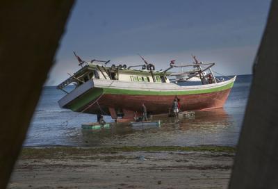 Pembuatan sebuah perahu Pinisi memakan waktu tiga hingga enam bulan. Namun terkadang lebih lama, tergantung dari kesiapan bahan dan musim dan ukuran kapal.