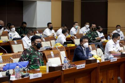 Rapat kerja dengan Komisi I DPR di Kompleks Parlemen, Senayan, Jakarta, Rabu (1/9/2021).