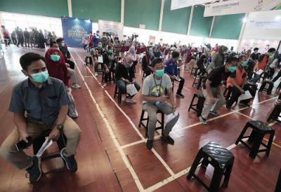 Pelaksanaan vaksinasi yang digelar BP Jamsostek di Tangerang, Rabu (1/9/2021).