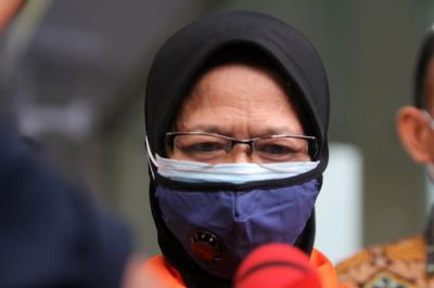 Tersangka kasus dugaan korupsi Perum Jasa Tirta II Andririni Yaktiningsasi menjalani pemeriksaan di gedung KPK, Jakarta, Jumat (3/9/2021).