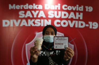 Gerebek vaksin bagi pelaku usaha bertema 