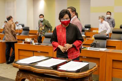 Menteri Keuangan Sri Mulyani mengikuti Rapat Kerja bersama Badan Anggaran (Banggar) DPR RI di Kompleks Parlemen, Senayan, Jakarta, Senin (6/9/2021).