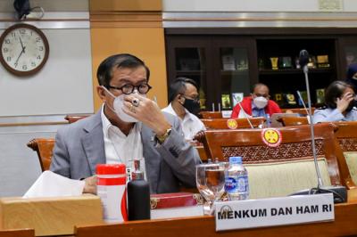 Menkumham Yasonna Laoly saat rapat kerja dengan Komisi III DPR RI di Kompleks Parlemen, Senayan, Jakarta, Senin (6/9/2021).