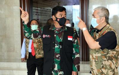 Panglima TNI Marsekal TNI Hadi Tjahjanto menerima audiensi Ketua Umum PB IDI Dr. Daeng M di Mabes TNI, Cilangkap, Jakarta Timur, Selasa (7/9/2021).