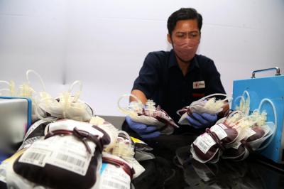 Pelaksanaan donor darah bertema 