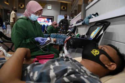 Pelaksanaan donor darah bertema 
