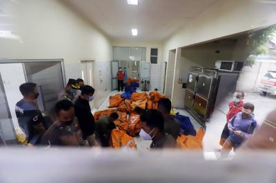 Puluhan jenazah Lapas Tangerang saat diidentifikasi di RSUD Kabupaten Tangerang, Banten, Rabu (8/9/2021).