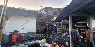 Kapolda Metro Jaya Irjen Pol Fadil Imran meninjau lokasi Lembaga Pemasyarakatan (Lapas) Tangerang yang terbakar, Rabu (8/9/2021).