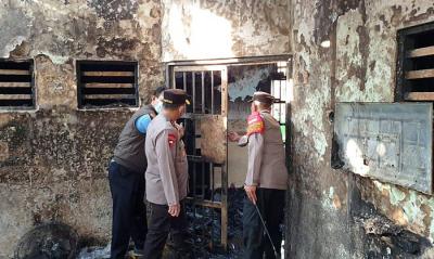Kapolda Metro Jaya Irjen Pol Fadil Imran meninjau lokasi Lembaga Pemasyarakatan (Lapas) Tangerang yang terbakar, Rabu (8/9/2021).