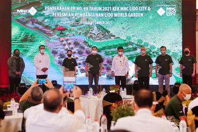 Penyerahan PP No.69 Tahun 2021 Kawasan Ekonomi Khusus Pariwisata MNC Lido City dan Pembangunan Lido World Garden di Lido Lake Resort, MNC Lido City.