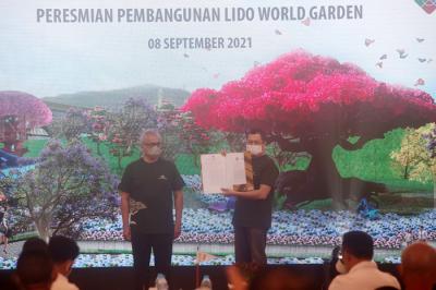 Penyerahan PP No.69 Tahun 2021 Kawasan Ekonomi Khusus Pariwisata MNC Lido City dan Pembangunan Lido World Garden di Lido Lake Resort, MNC Lido City.