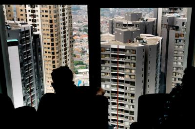 Deretan Gedung-gedung apartemen terlihat dari ketinggian di Kawasan Rasuna Said, Jakarta Selatan, Rabu (8/9/2021).