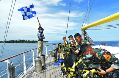 89 Taruna tingkat III Angkatan-68 dengan menggunakan KRI Bima Suci menggelar lomba ketangkasan.