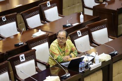Calon anggota BPK Blucer Welington Rajagukguk mengikuti uji kelayakan dan kepatutan di Komisi XI DPR, kompleks Parlemen, Jakarta, Kamis (9/9/2021).