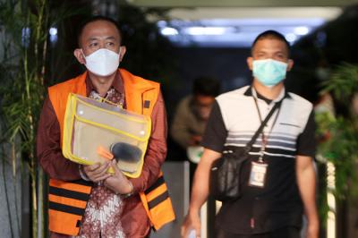 Terdakwa Ade Barkah Surahman mantan Wakil Ketua DPRD Jabar usai menjalani sidang secara virtual di Gedung Merah Putih KPK, Jakarta, Jumat (10/9/2021).