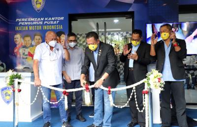 Ketua MPR Bambang Soesatyo memberikan paparannya saat pembukaan kantor Pengurus Pusat Ikatan Motor Indonesia di kawasan Stadion GBK, Jakarta, Jumat (10/9/2021).
