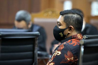 Terdakwa Stepanus Robin Pattuju menjalani sidang perdana di Pengadilan Tipikor, Jakarta, Senin (13/9/2021).