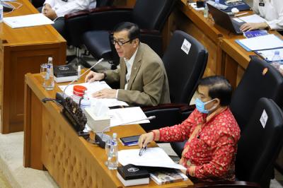 Menteri Hukum dan Hak Asasi Manusia Yasonna H Laoly rapat kerja di ruang Komisi, Nusantara 1, Kompleks Parlemen, Jakarta, Rabu (15/9/2021).