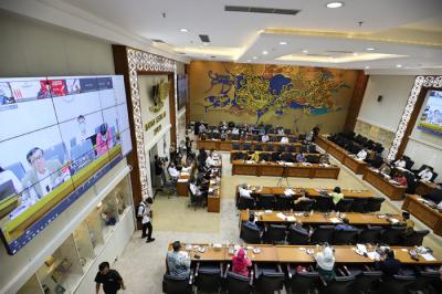 Menteri Hukum dan Hak Asasi Manusia Yasonna H Laoly rapat kerja di ruang Komisi, Nusantara 1, Kompleks Parlemen, Jakarta, Rabu (15/9/2021).