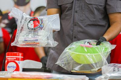 Keterangan pers pengungkapan peredaran Narkotika jenis sabu dan home industry pembuatan pil ekstasi jenis inex palsu di Mapolres Jakarta Pusat, Rabu (15/9/2021)