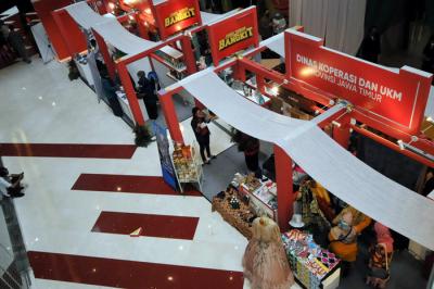 Pameran K-UMKM Expo 2021 di Atrium Grand City Surabaya, Jawa Timur, Rabu (15/9/2021).