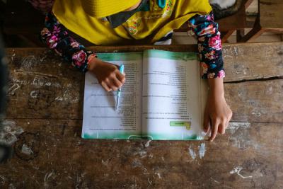 Aktivitas belajar Mengajar dengan protokol kesehatan di Madrasah Ibtidayah MDIA Paotere, Makssar, Kamis (16/9/2020).