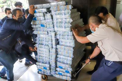 Bareskrim Polri bersama PPATK mengungkap kasus dugaan TPPU dari peredaran obat ilegal yang dilakukan oleh tersangka DP di Jakarta, Kamis (16/9/2021).