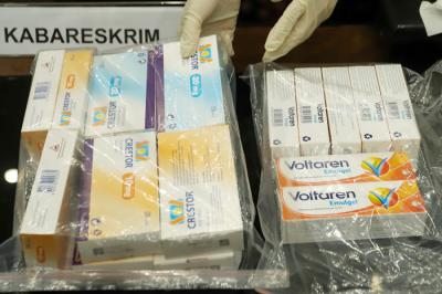 Bareskrim Polri bersama PPATK mengungkap kasus dugaan TPPU dari peredaran obat ilegal yang dilakukan oleh tersangka DP di Jakarta, Kamis (16/9/2021).