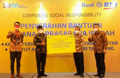 Penyerahan bantuan CSR sarana dan prasarana ibadah di Medan, Sumatera Utara, Kamis (16/9/2021).