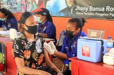 Serbuan vaksinasi Covid-19 di Lapangan Tembak Perbakin Distrik Abepura, Kota Jayapura, Rabu (15/9/2021).