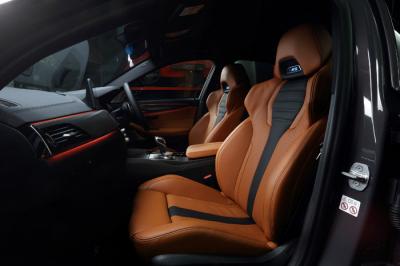 Business Consultant BMW menawarkan BMW M5 Competition kepada pengunjung usai peluncurannya di Jakarta, Jumat (17/9/2021).