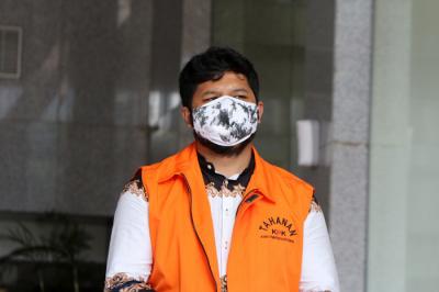 Terdakwa Andri Wibawa anak Bupati Bandung Barat usai menjalani sidang lanjutan secara virtual di Gedung KPK, Jakarta, Jumat (17/9/2021).