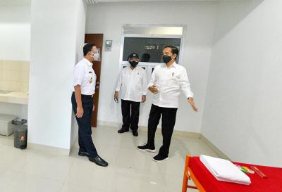 Presiden Joko Widodo saat meresmikan Rumah Susun Pasar Rumput beserta kios pasar dan fasilitas penunjang lainnya di Jakarta Selatan, Senin (20/9/2021).