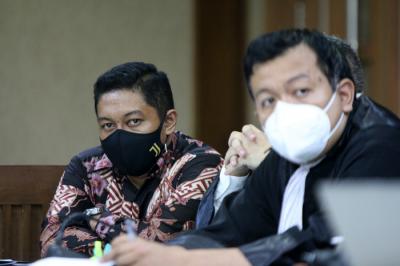 Terdakwa Stepanus Robin Pattuju menjalani sidang lanjutan bersama Maskur Husain di Pengadilan Tipikor, Jakarta, Senin (20/9/2021).