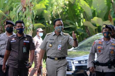 Gubernur DKI Jakarta Anies Baswedan saat tiba di Gedung Merah Putih, Kuningan, Jakarta, Selasa (21/9/2021).
