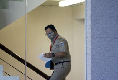 Gubernur DKI Jakarta Anies Baswedan saat tiba di Gedung Merah Putih, Kuningan, Jakarta, Selasa (21/9/2021).