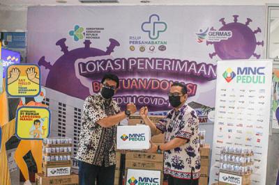MNC Peduli menyalurkan bantuan untuk tenaga kesehatan di Rumah Sakit Umum (RSU) Persahabatan, Jakarta Timur, Selasa (21/9/2021).