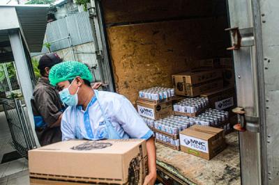 MNC Peduli menyalurkan bantuan untuk tenaga kesehatan di Rumah Sakit Umum (RSU) Persahabatan, Jakarta Timur, Selasa (21/9/2021).