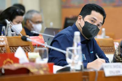 Menteri BUMN Erick Thohir bersama Menteri Investasi/Kepala Badan Koordinasi Penanaman Modal Bahlil Lahadalia saat rapat kerja di Jakarta, Rabu (22/9/2021).